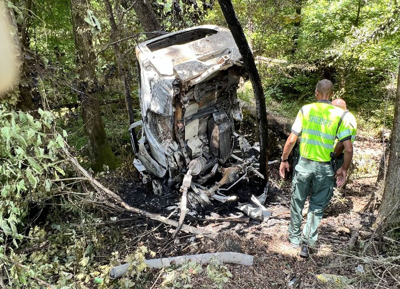 1 killed in fiery crash in Jefferson County