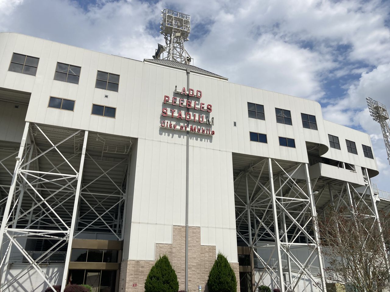 Aging stadium in Mobile given its ânext lifeâ following school-city agreement