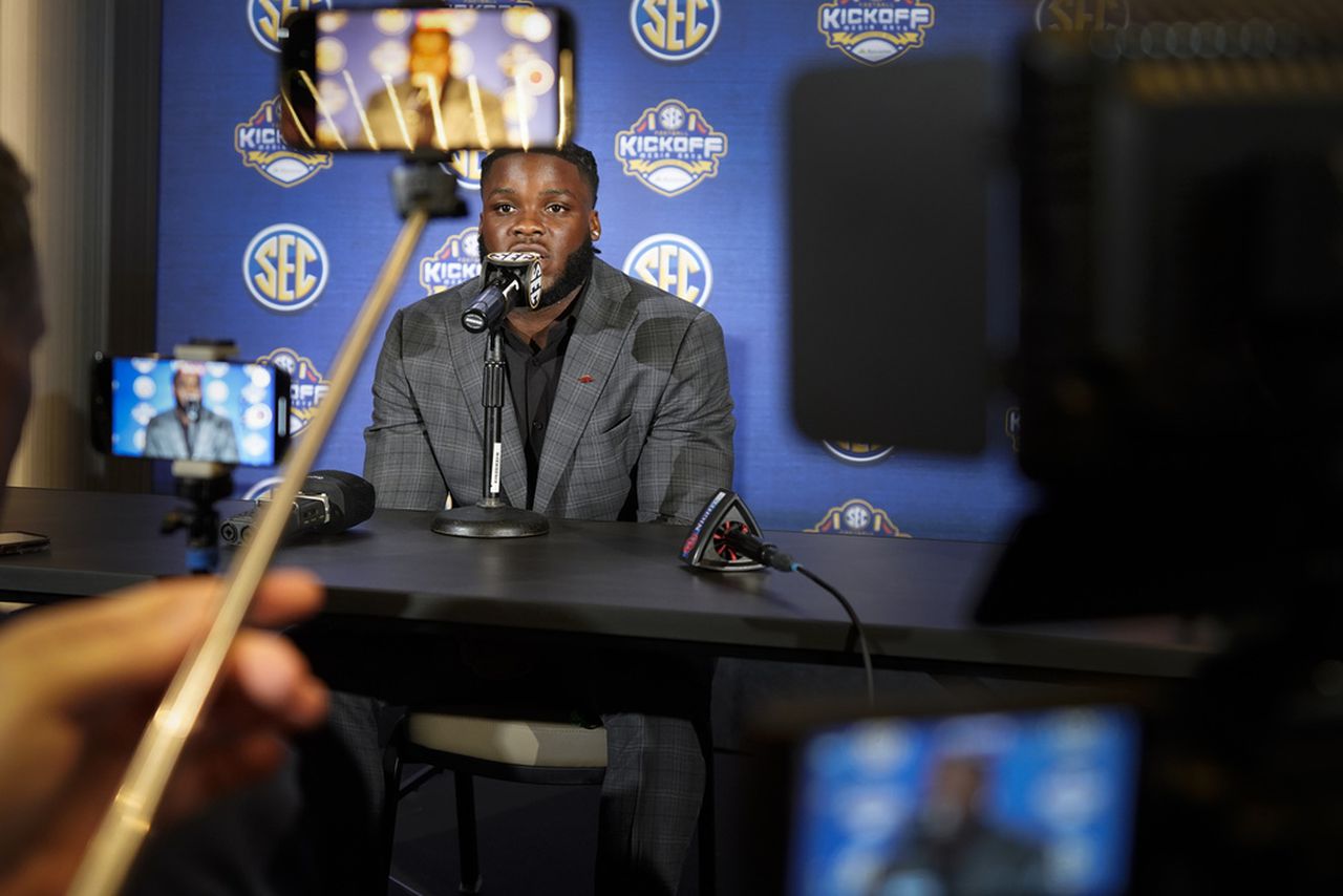 Arkansasâ Rocket Sanders hasnât seen Travis Williams rap, missed detail about him in Auburn recruitment
