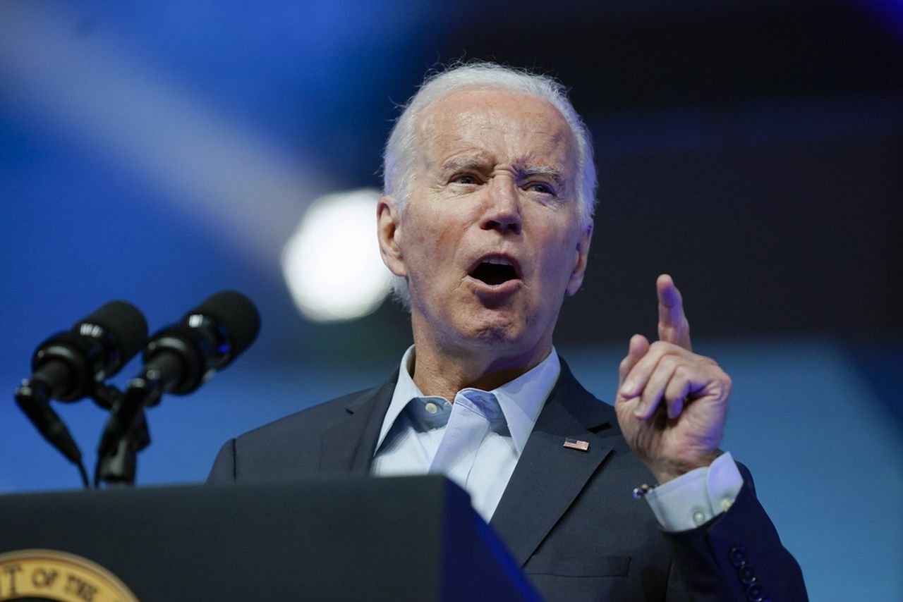 Biden reportedly yells, curses at White House aides: âNo one is safeâ
