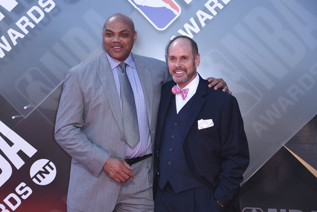 Ernie Johnson thanks Charles Barkley, reflects on broadcasting hall of fame induction