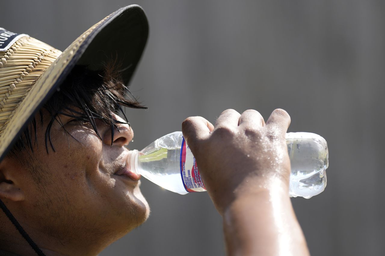 Excessive heat warnings remain in many areas of US through Monday