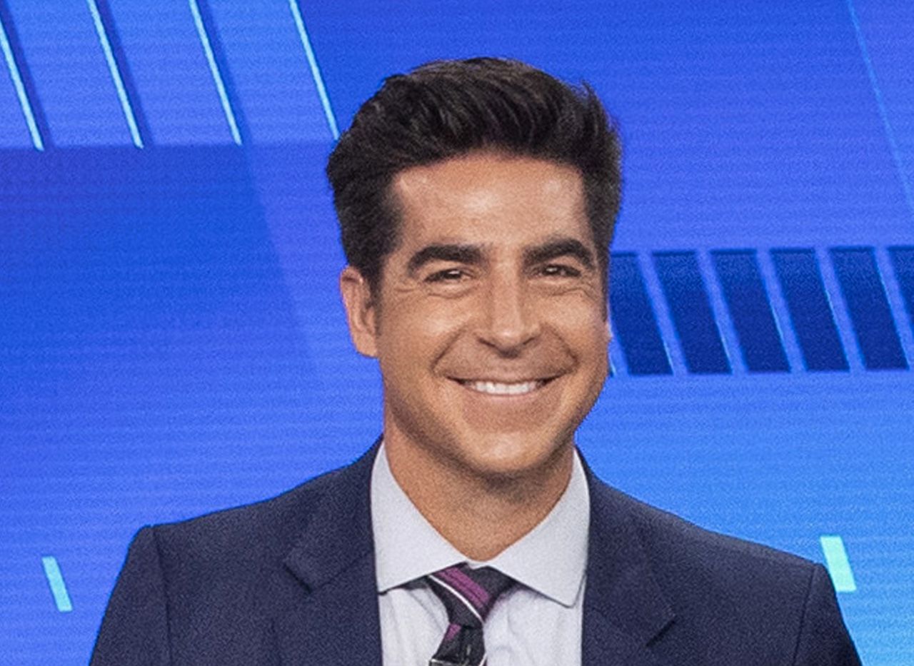 Fox Newsâ Jesse Wattersâ mom calls into debut show in Tucker Carlsonâs spot to offer advice