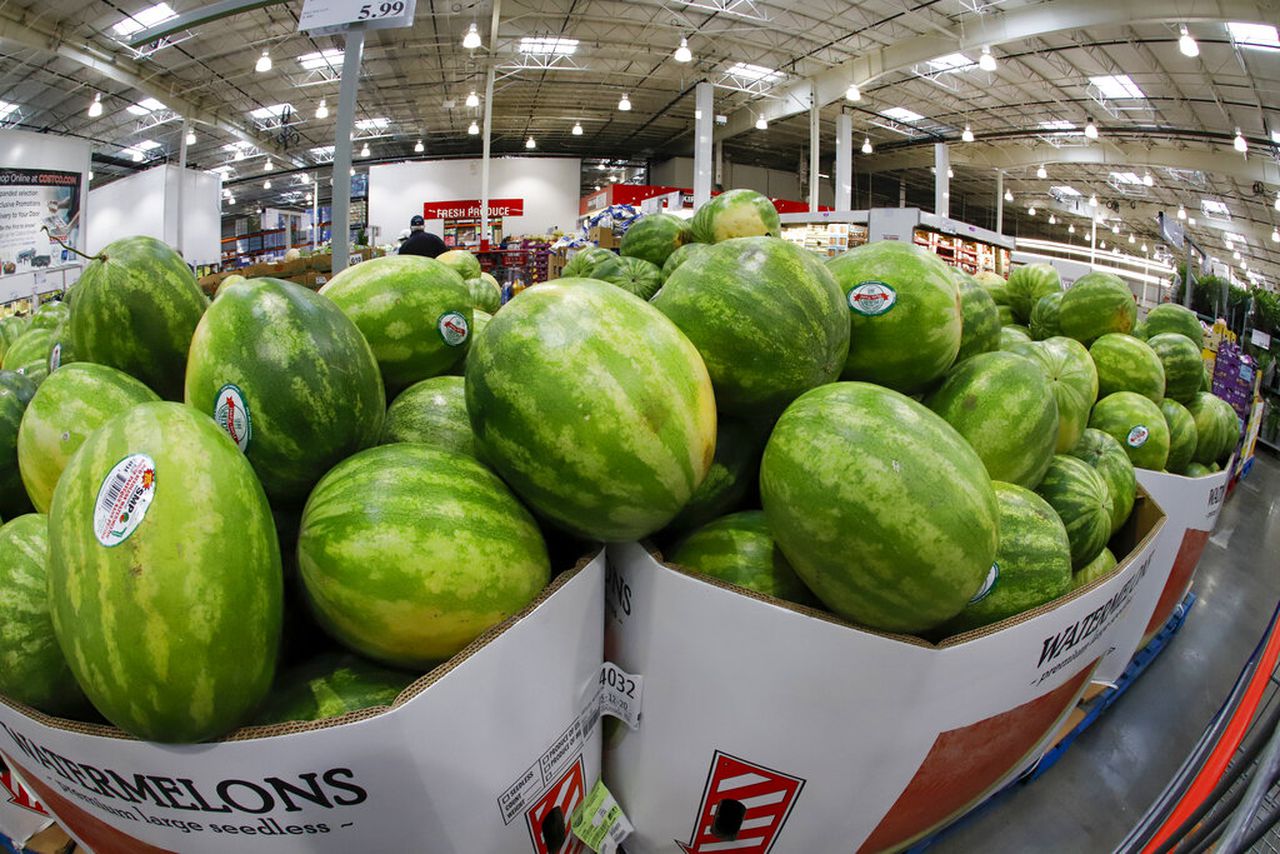 How do you pick the perfect watermelon? David Holloway has hints and recipes.