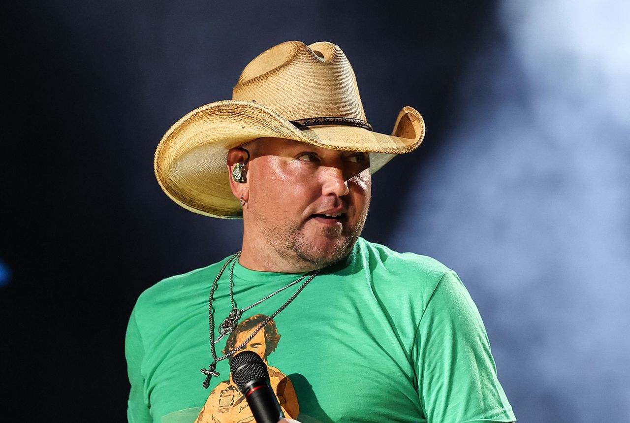 Jason Aldean denies âTry That in a Small Townâ is âpro-lynchingâ as CMT yanks music video