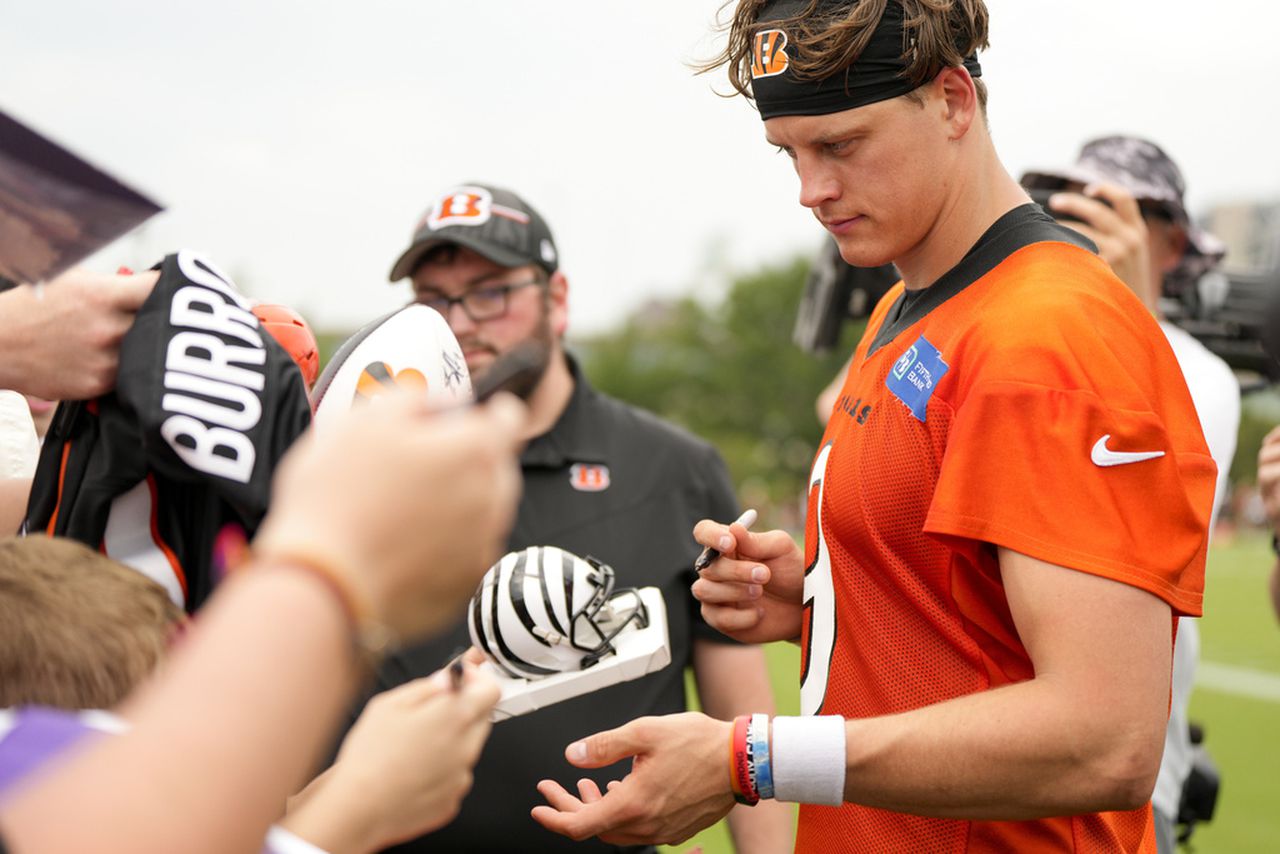 Joe Burrow carted off field during Bengals practice