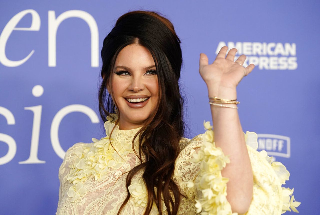 Lana Del Rey shops local, tells fan reason why sheâs been in Alabama