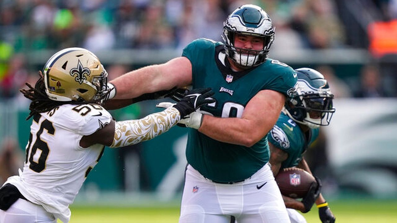 Left side of Eaglesâ O-line does right by each other