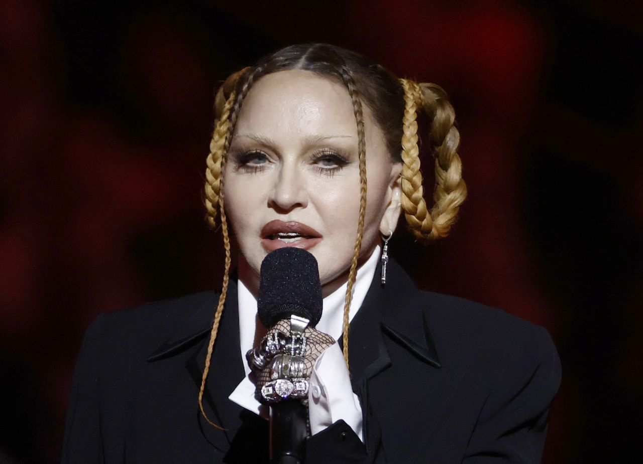 Madonna âon the road to recoveryâ after âserious bacterial infectionâ put her in ICU