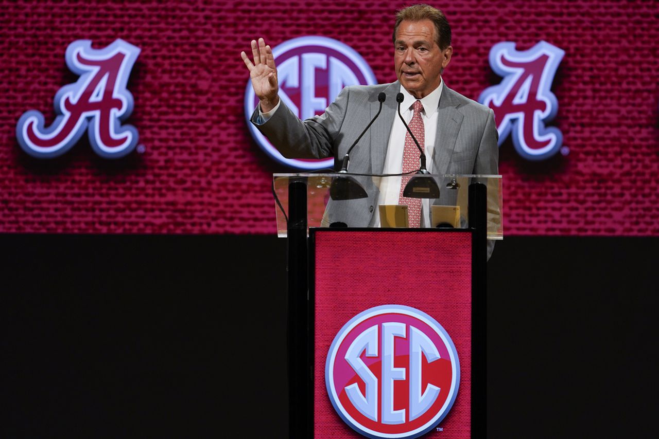 Nick Saban fields random question about his favorite cake; Hereâs why it was asked