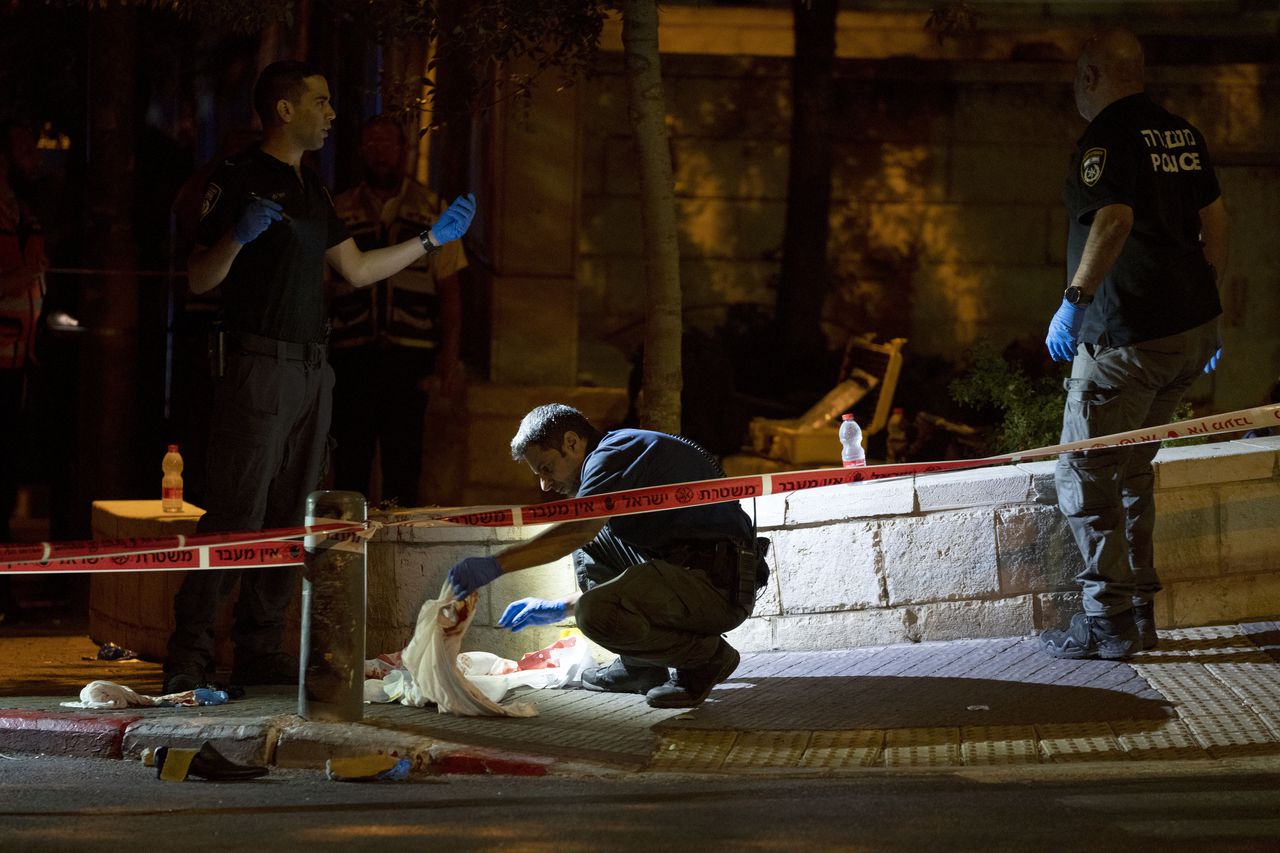 Palestinian attacker wounds 8 in Tel Aviv amid Israeli offensive