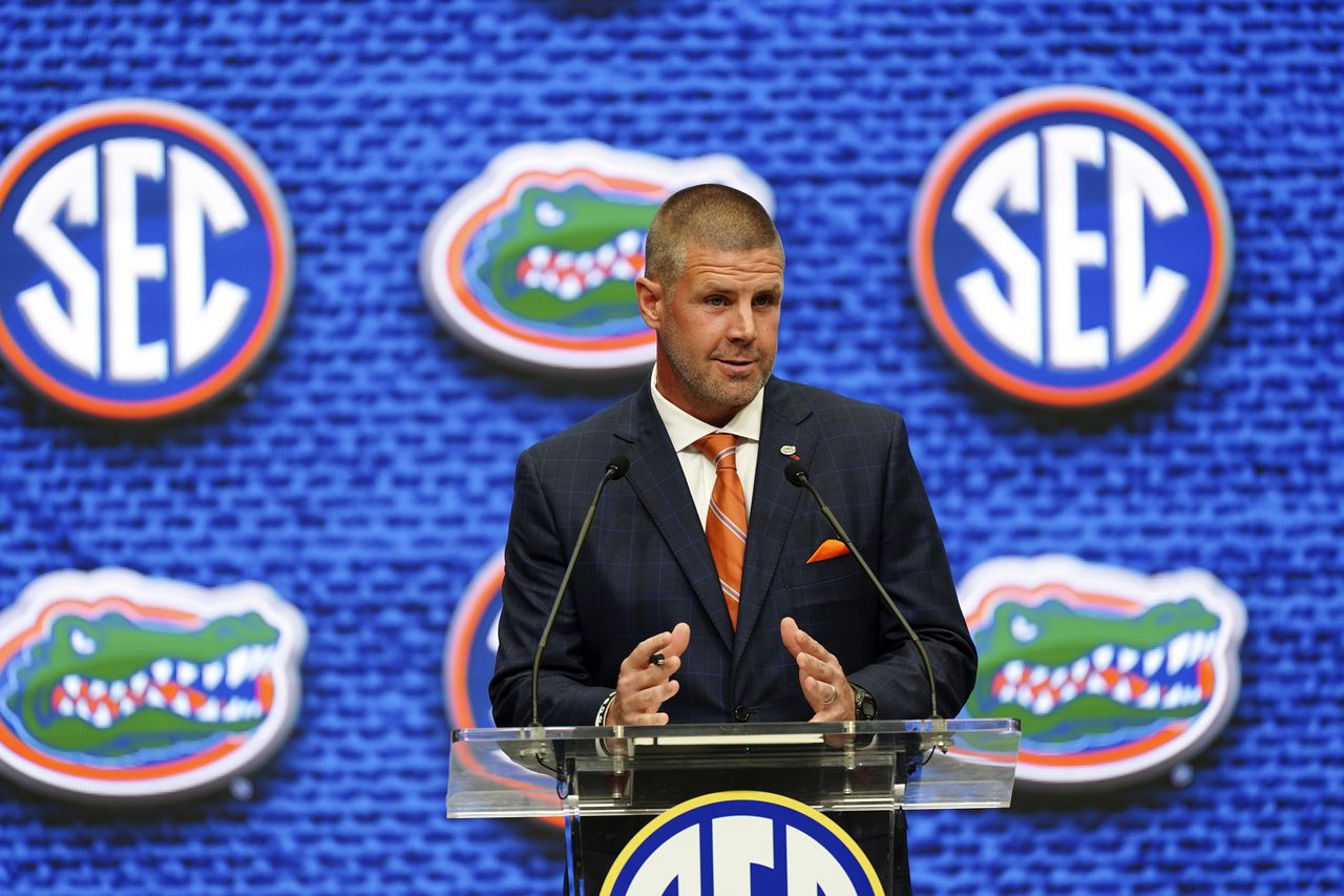 Florida head coach Billy Napier