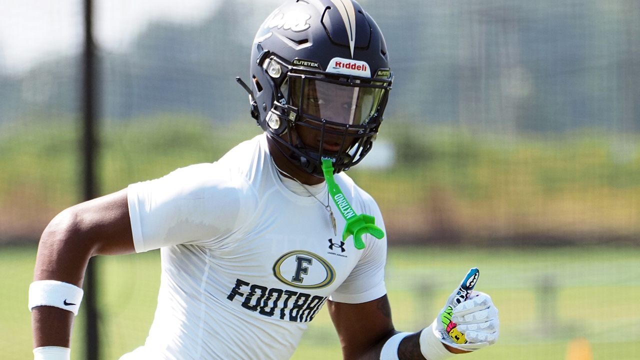 Tide commit Perry Thompson still weighing decision