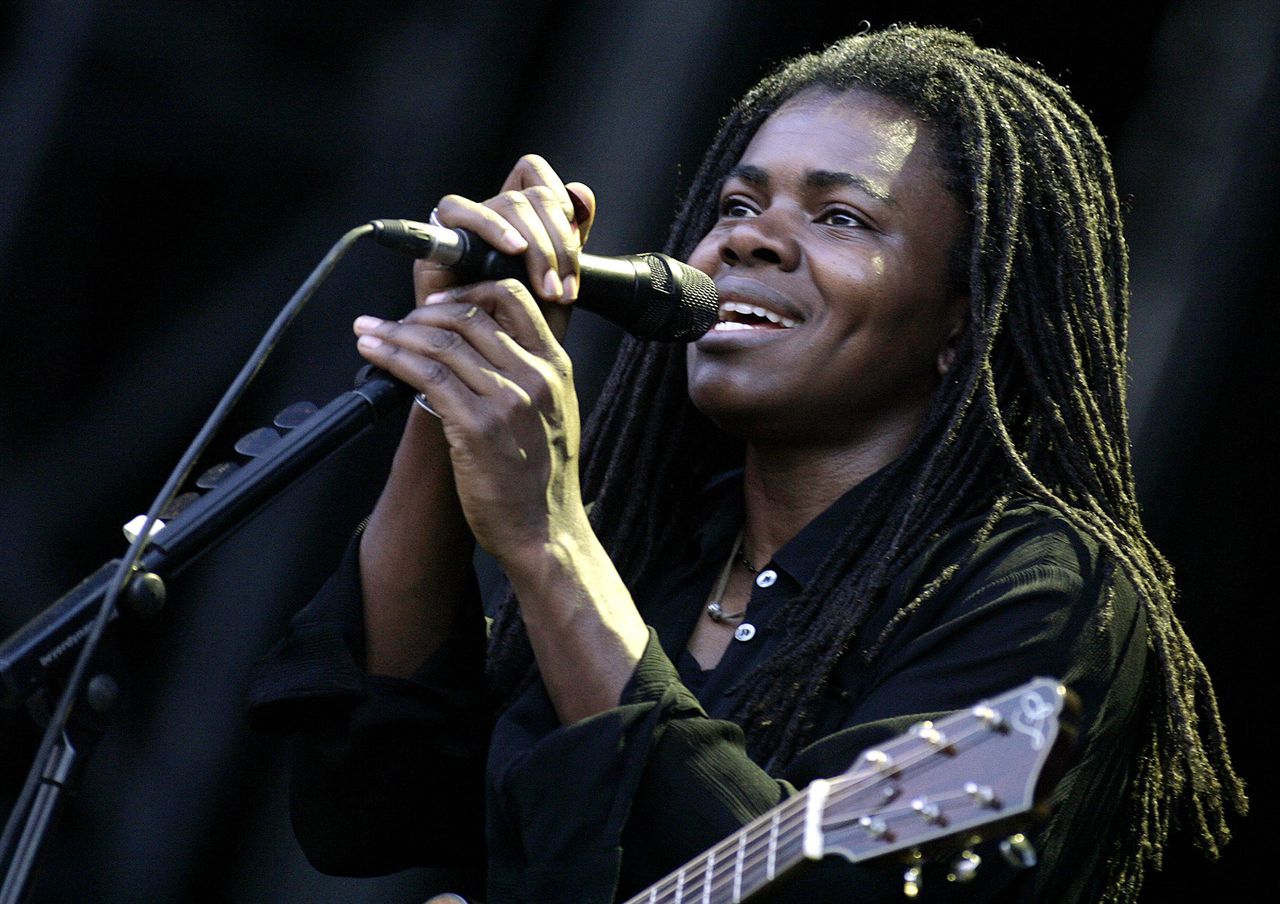 Tracy Chapman first Black woman with solo songwriting No. 1 country hit for Luke Combsâ âFast Carâ cover