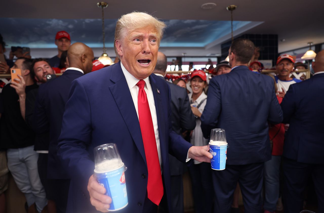 Trump at Iowa Dairy Queen: âWhat the hell is a Blizzard?â
