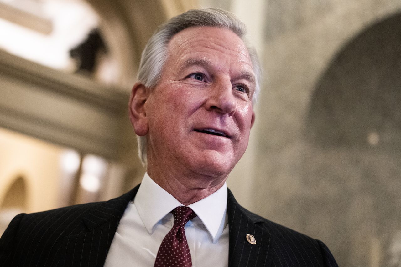 Tuberville responds to Kaitlan Collins on white nationalists being racist: âThatâs some peopleâs opinionâ