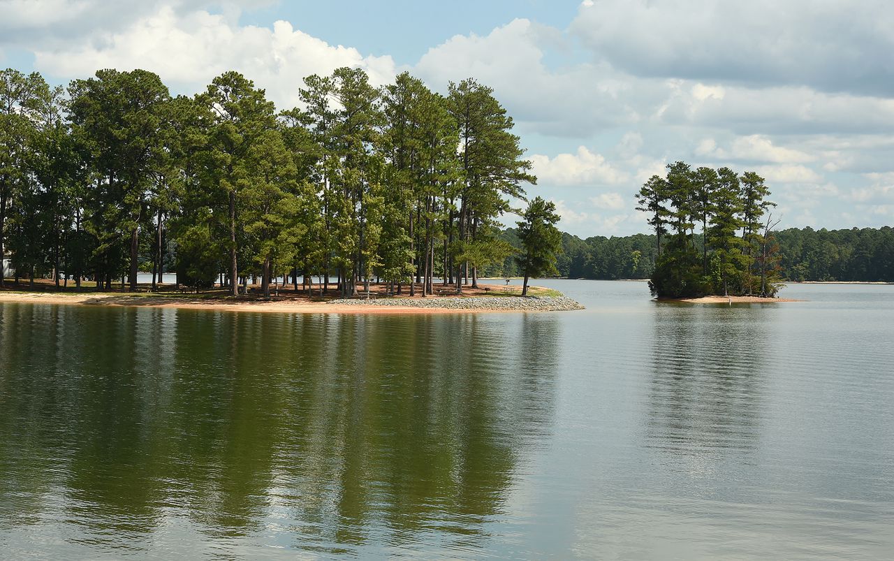 22-year-old drowns in Lake Martin