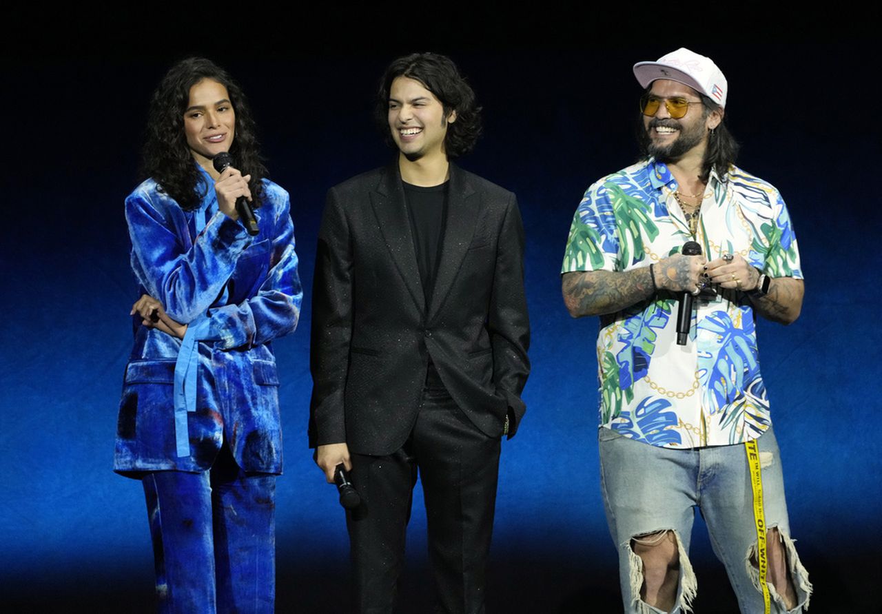 Bruna Marquezine, Xolo Mariduena, Angel Manuel Soto