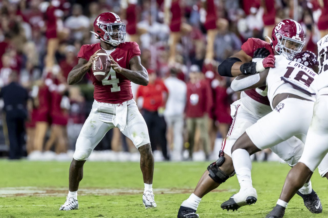 Alabama, Auburn take wildly different paths settling QB battles