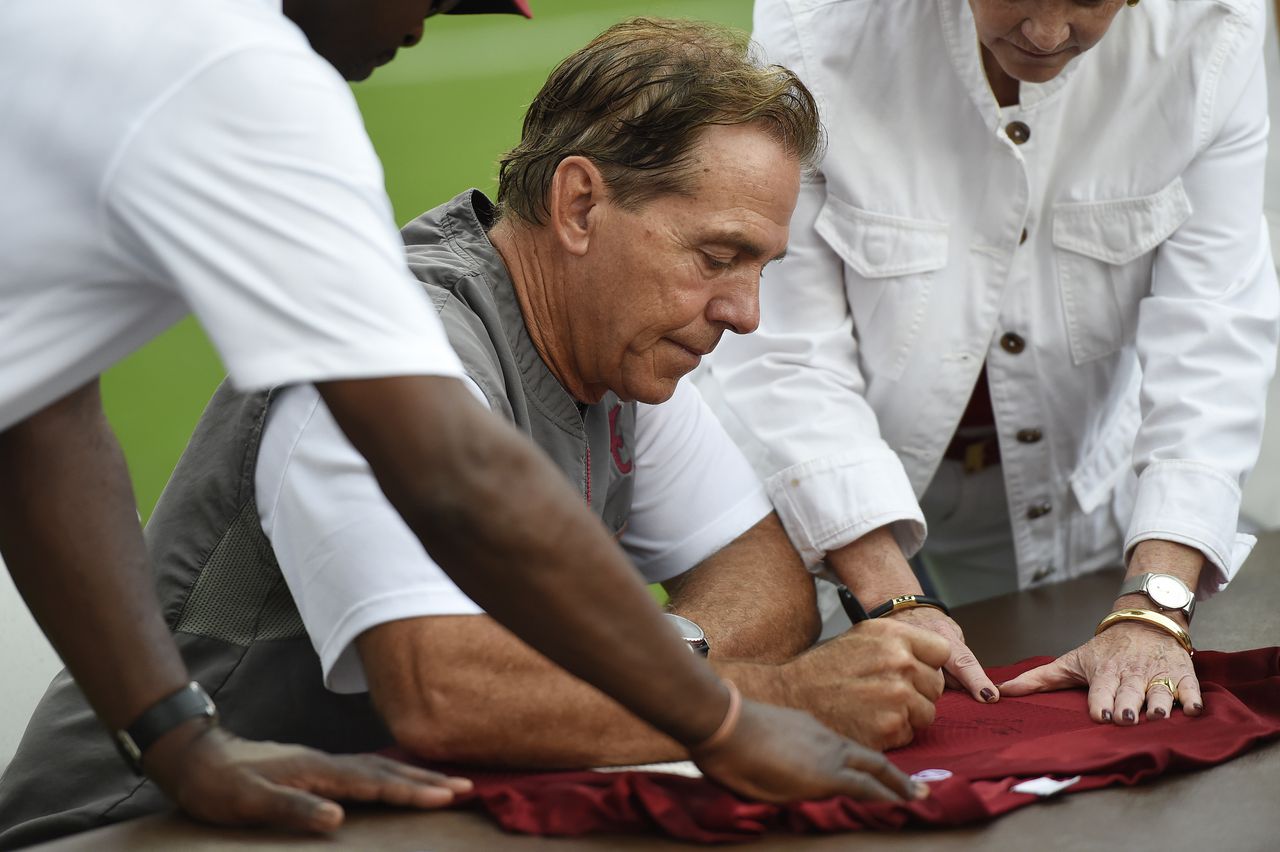 Alabama football Fan Day: What to know about parking, autographs and more