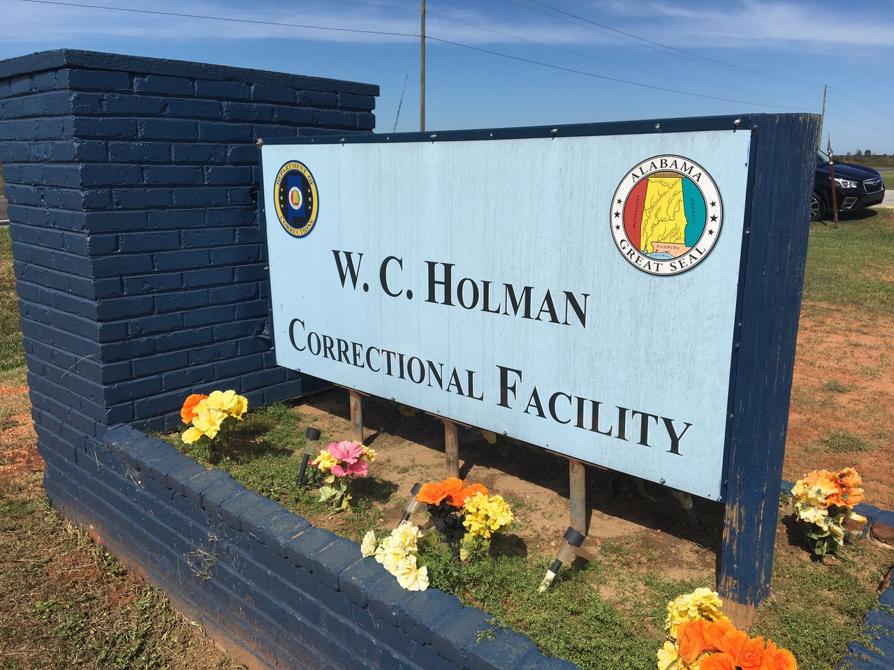 Alabama prison canteen worker allegedly tried to smuggle cell phone into Holman Correctional Facility