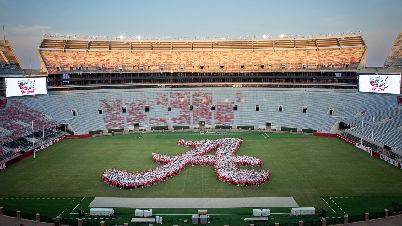 Alabamaâs huge freshman class forms massive âScript Aâ on Bryant-Denny field