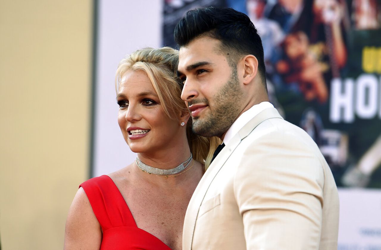 Britney Spears to separate after 14 months; Sam Asghari threatens to expose secrets, per report