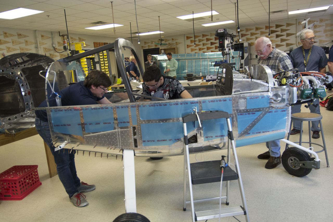 Coastal Alabama students learn about aviation--by building a plane