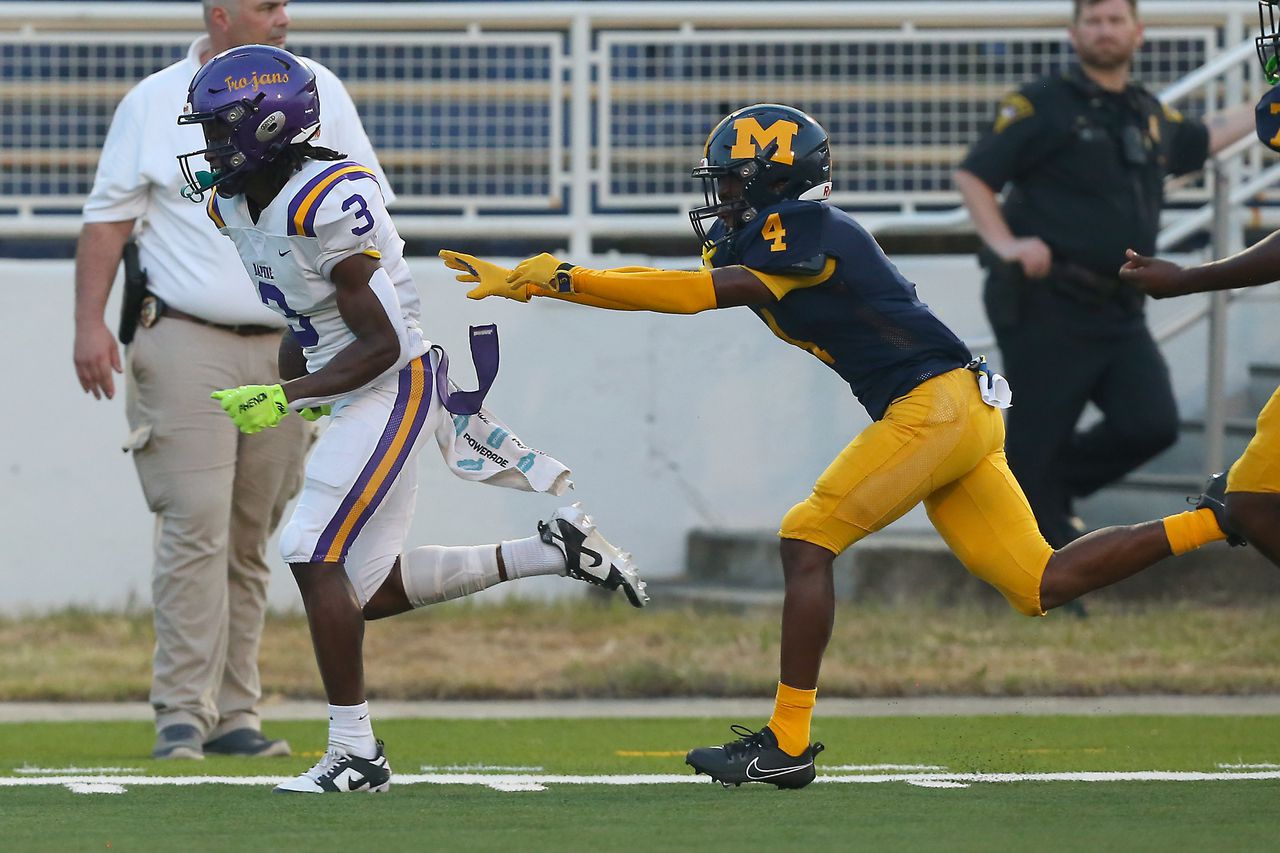 Daphne runs past Murphy as âworkhorseâ scores 2 TDs