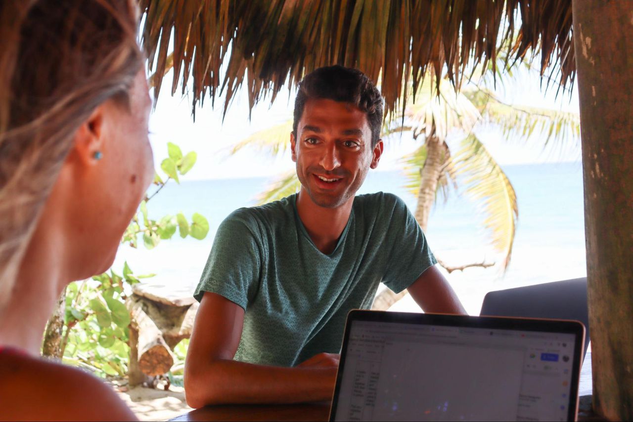 Digital ânomadsâ seek paradise in beachfront Dominican town, hurt local economy