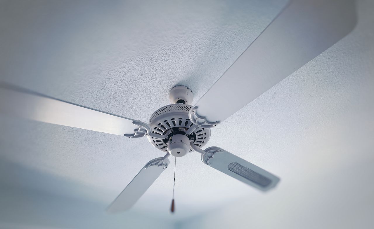 Do ceiling fans make your room cooler? Which way should blades turn in the summer?