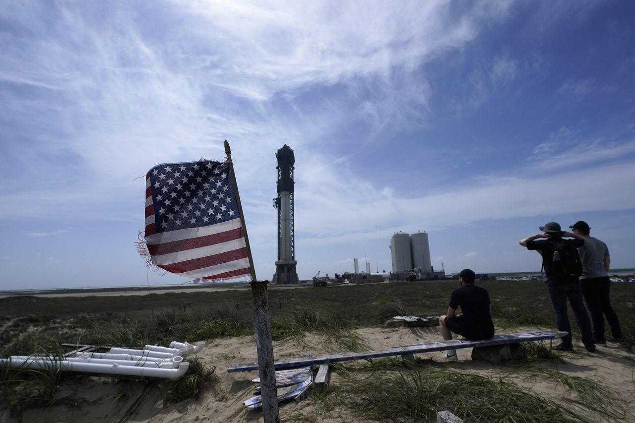 Elon Muskâs SpaceX sued by DOJ for allegedly refusing to hire refugees