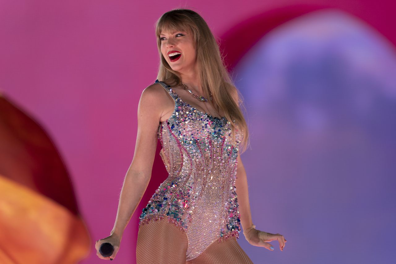 Eras Tour security guard says he lost job after asking fans to take pictures of him with Taylor Swift