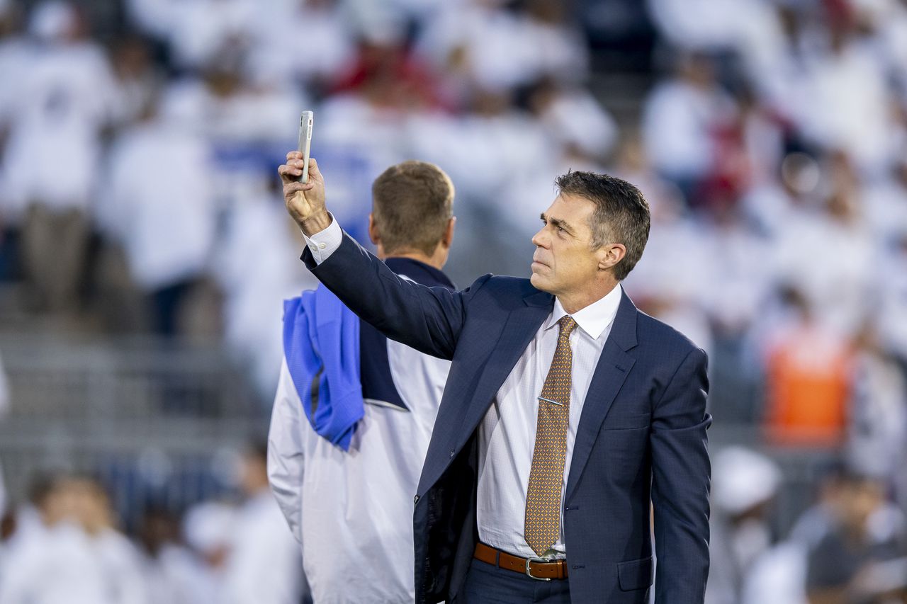 ESPN signs Chris Fowler to multi-year deal, adds NFL games