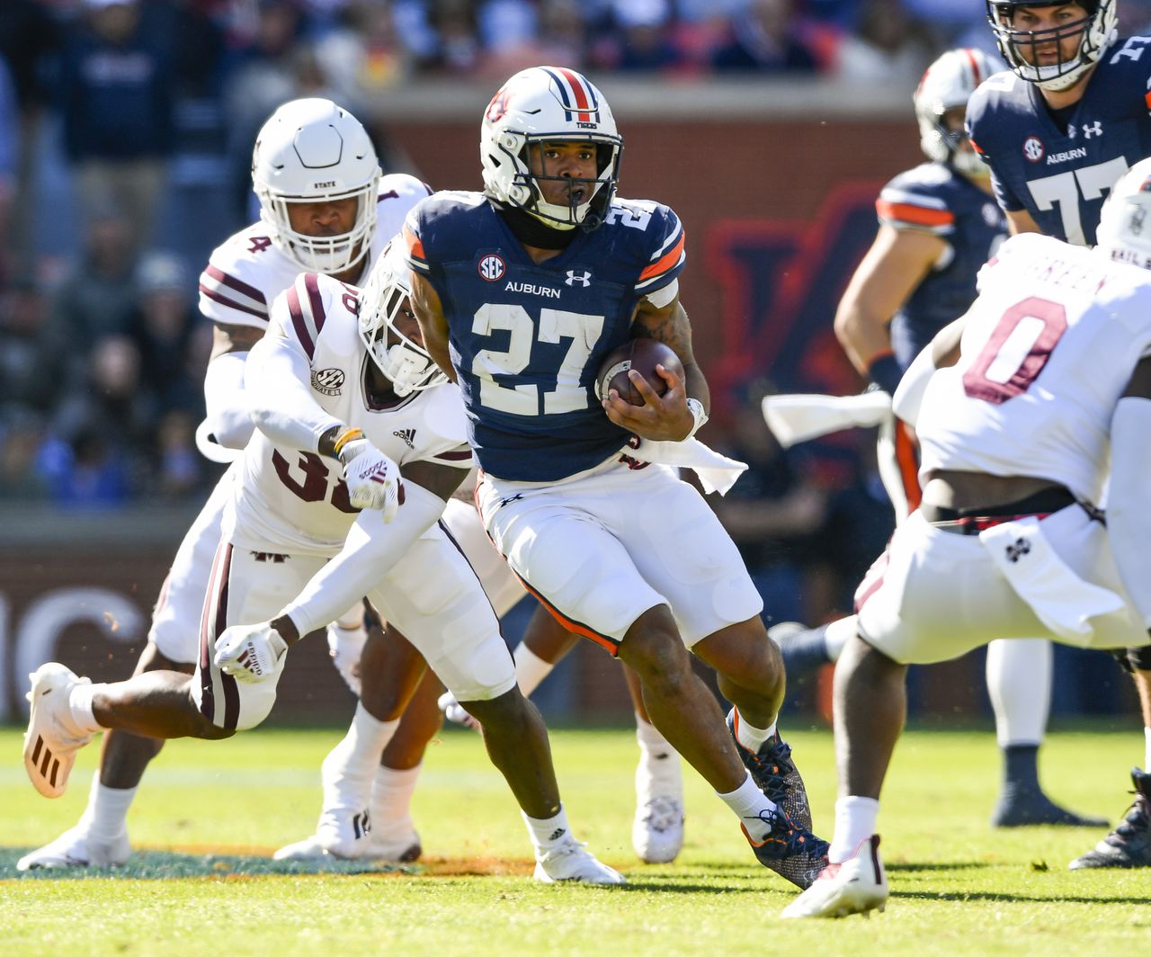 How will Auburn's deep running back room affect Jarquez Hunter's season?