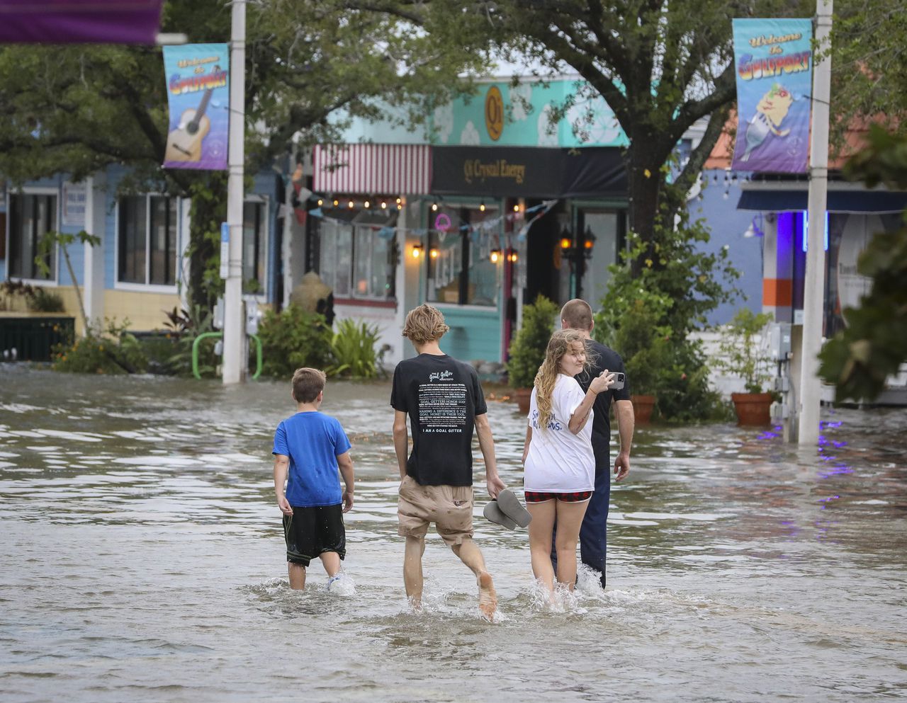 Idalia roars into Carolinas after taking âunprecedentedâ path through northern Florida, Georgia