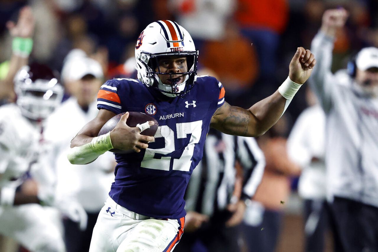 Jarquez Hunter not on the field as part of Auburnâs first fall practice