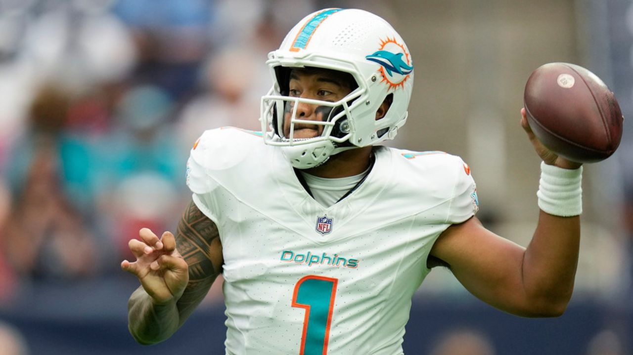 Miamiâs Tua Tagovailoa intercepted on 2023's first pass