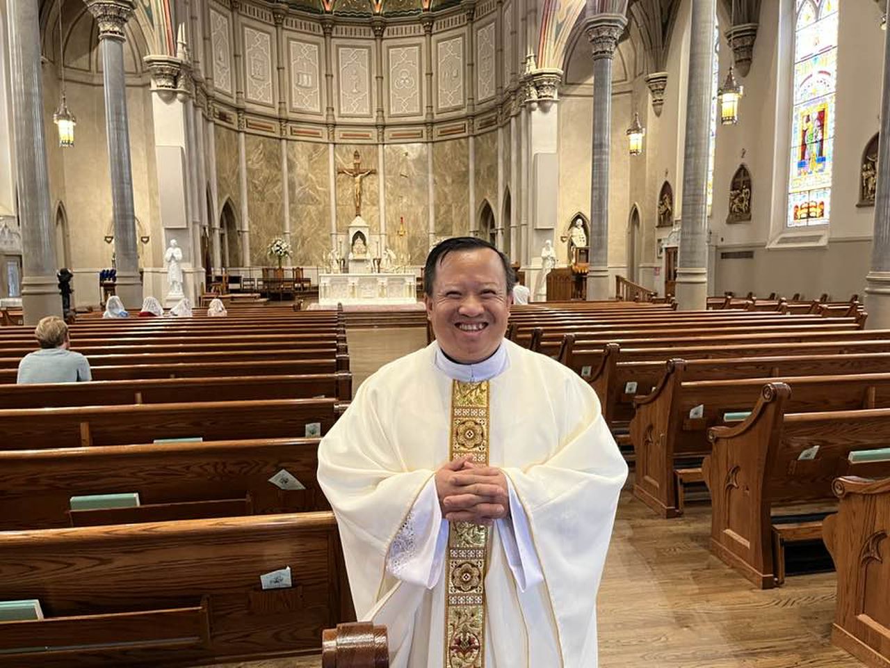 Priest defends prayers to Mary after social media accusation of idol worship