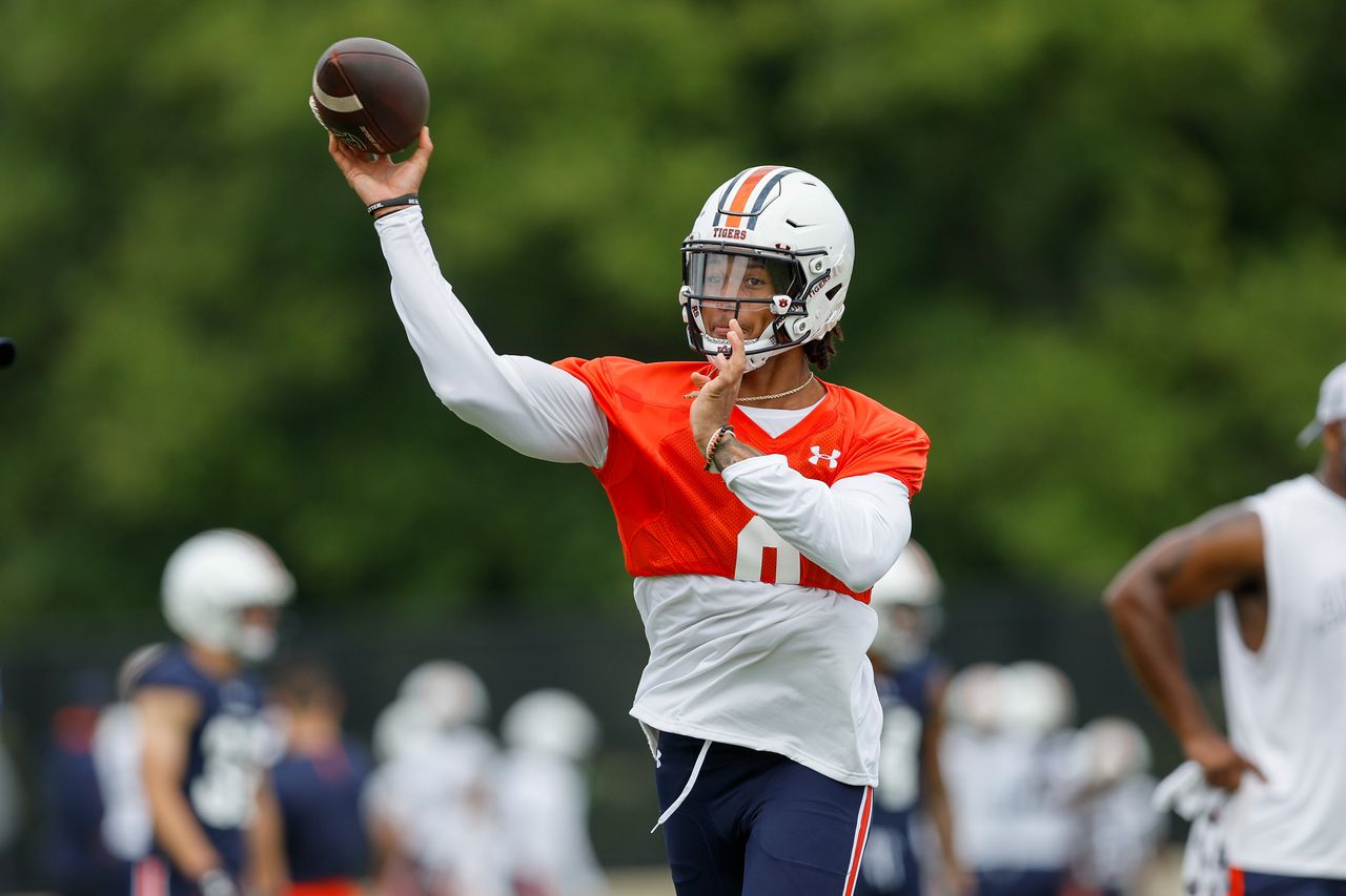 Robby Ashford isnât bowing out of Auburnâs competitive QB room anytime soon