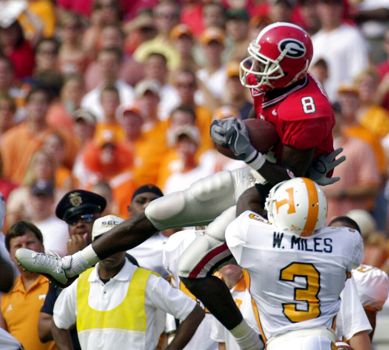 Georgia wide receiver Terrence Edwards makes a leaping catch