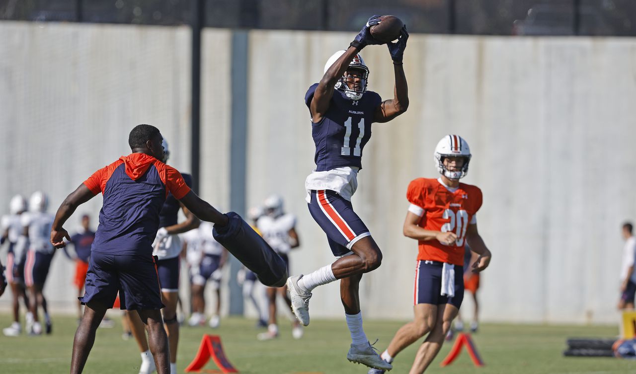 Shane Hooks makes âSportsCenterâ grabs and could change Auburnâs passing game