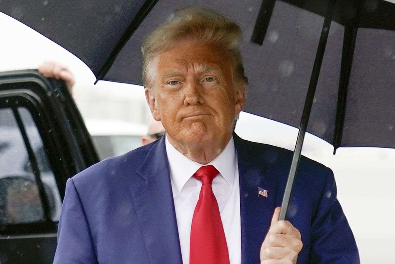 Trump to Tucker Carlson: Low water pressure showers make it hard to âwash your beautiful hairâ
