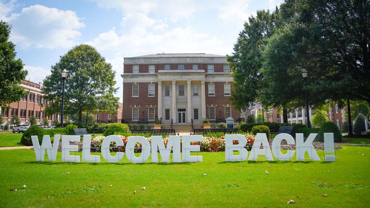 UA students survive heat, classes in first day of fall semester: See the photos