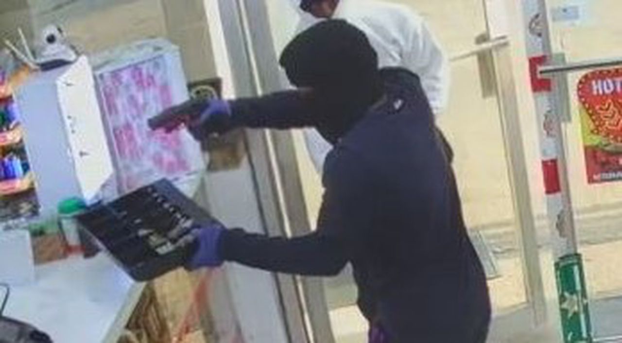 Watch gunmen rob Alabama store; 2 suspects sought