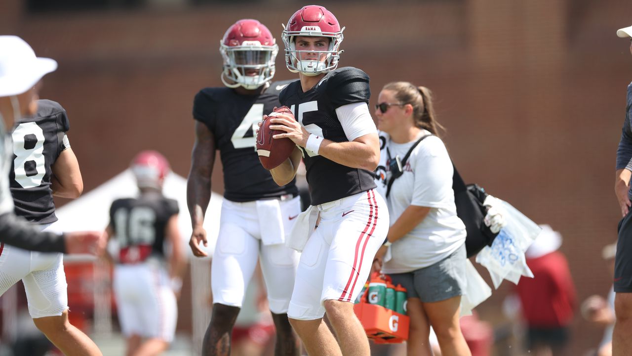 What are Ty Simpsonâs strengths and weaknesses in Alabama's QB battle?