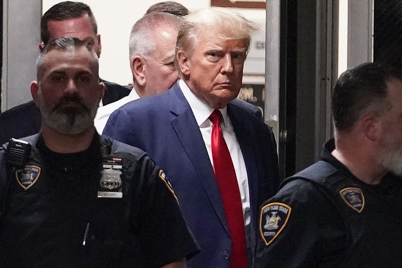 What will Trump wear when arrested? Gamblers bet on if heâll smile, wear MAGA hat in Georgia mugshot