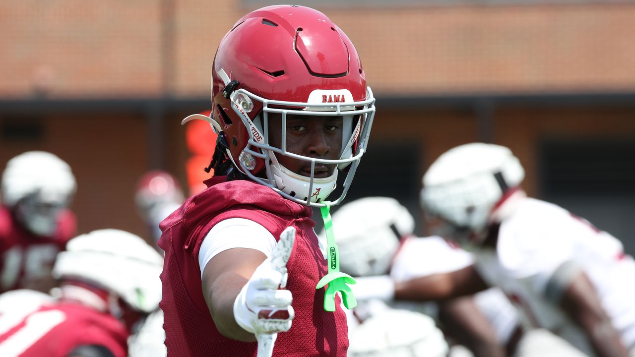 Who will return kickoffs and punts for Alabama football in 2023?