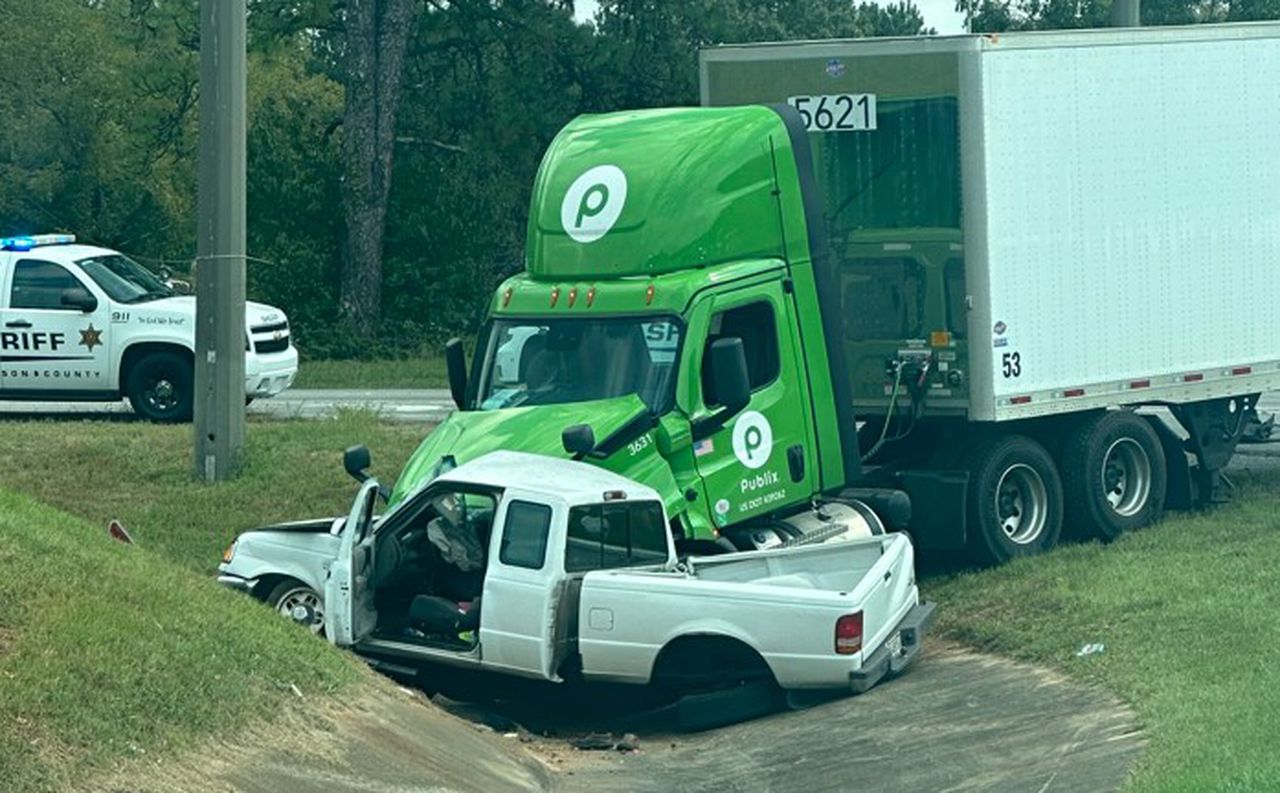 1 killed in crash between 18-wheeler and pickup truck at McCalla intersection