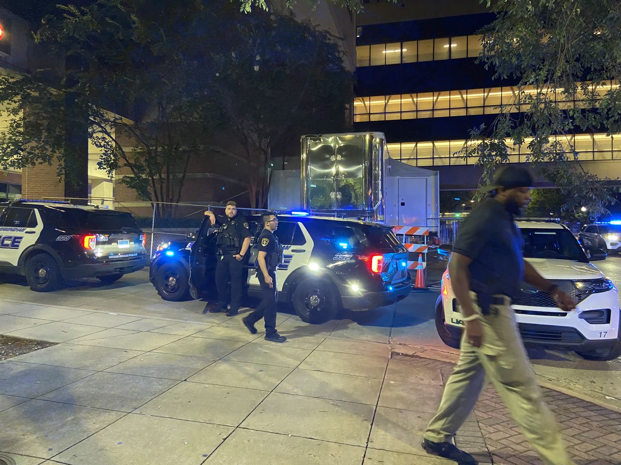 2 dead, 3 wounded in Birmingham shooting; victims fired on again as they arrive at UAB Hospitalâs emergency room seeking help